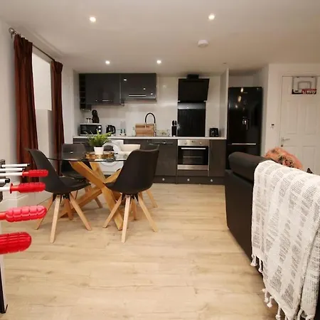 Clifton Mews - * Μπρίστολ