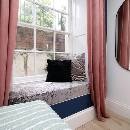 Clifton Mews - * Bristol