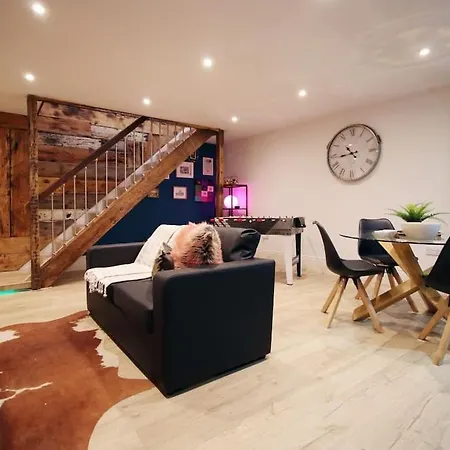 Clifton Mews - * Bristol