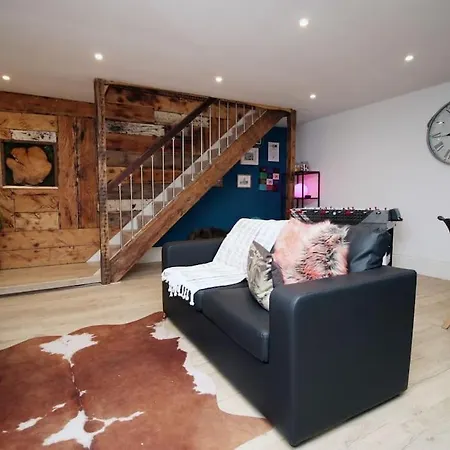 Clifton Mews - * Bristol